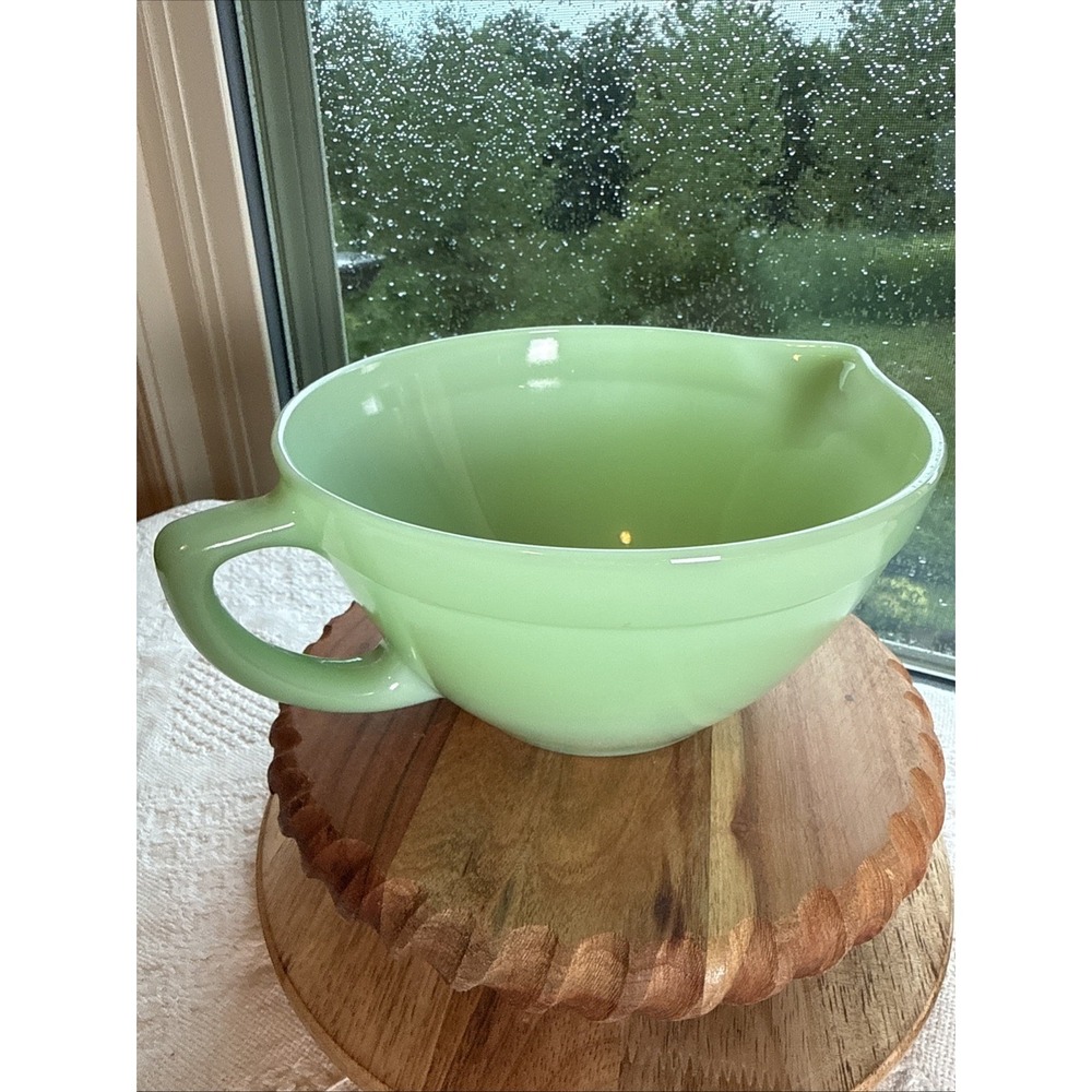 VTG Jadeite Mixing Batter Bowl Fire King Oven Ware w/ Pour Spout & Handle 7.5"